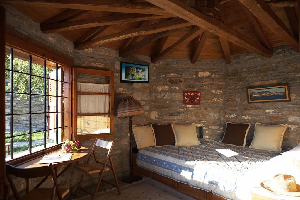 Hotel Archontiko Stathopoulou Agios Georgios Nilias Habitación foto