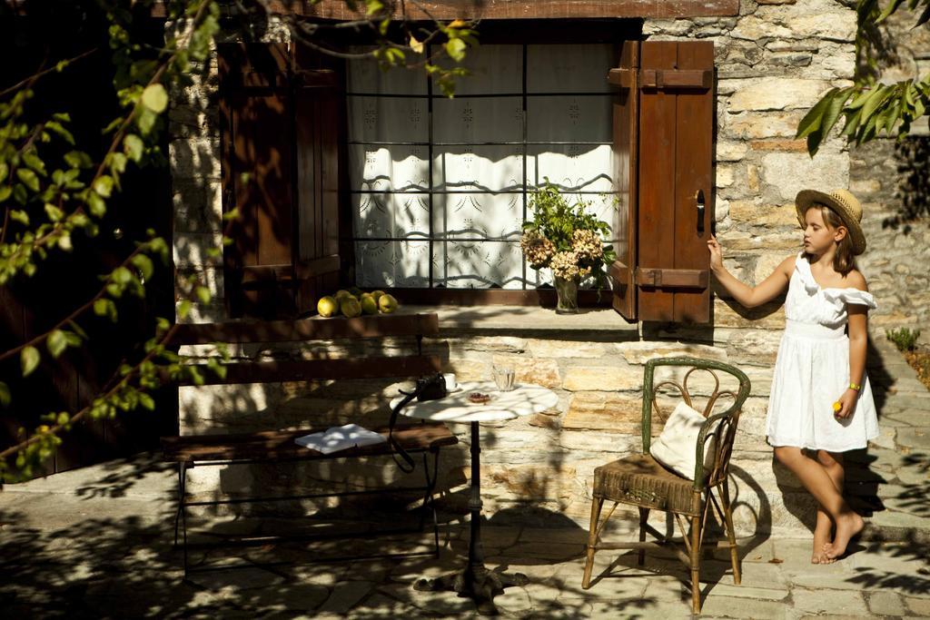 Hotel Archontiko Stathopoulou Agios Georgios Nilias Habitación foto
